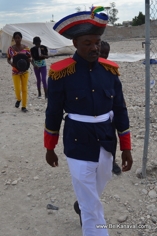 Gonaives Kanaval 2014 - Dessaline Pare pou monte cheval li