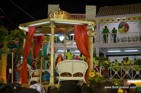 Gonaives Kanaval 2014 - Jou 2 - Yon bel Char Alegorik devan Stand President Martelly a...