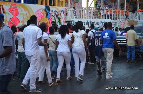 Haiti Kanaval 2015 - Mardi, Tout moun abiye an Blan pou rann Hommage a moun ki mouri yo