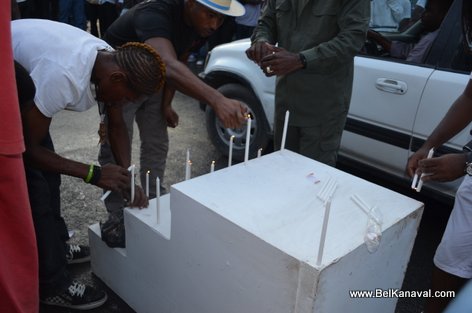 Haiti Kanaval 2015 - Mardi, Yon baleine limen pou chak noun ki mouri champs-de-mars kote accident te rive a...